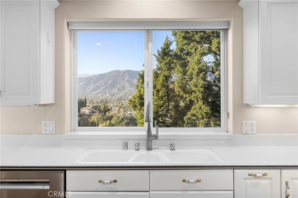 705 Beaverbrook Glendora, CA 91740