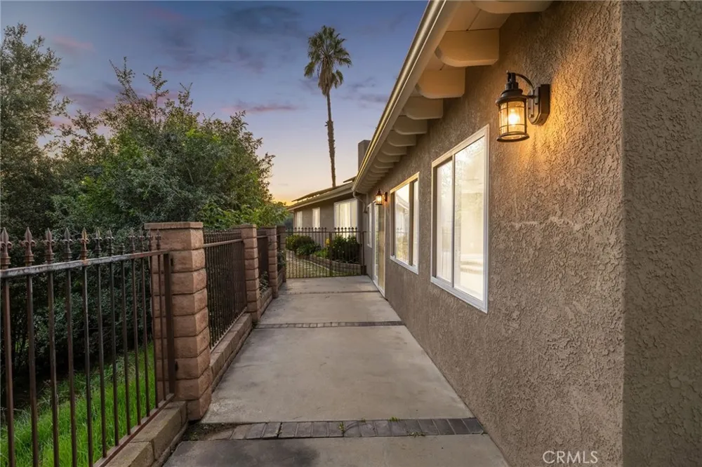 705 Beaverbrook Glendora, CA 91740