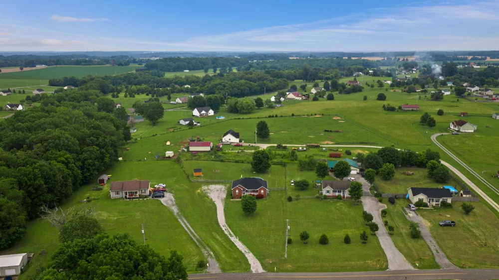 734 Lear Rd Portland, TN 37148