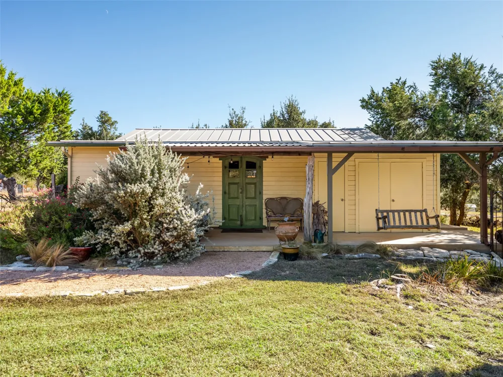 483 E Grand Oaks Drive Harper, TX 78631