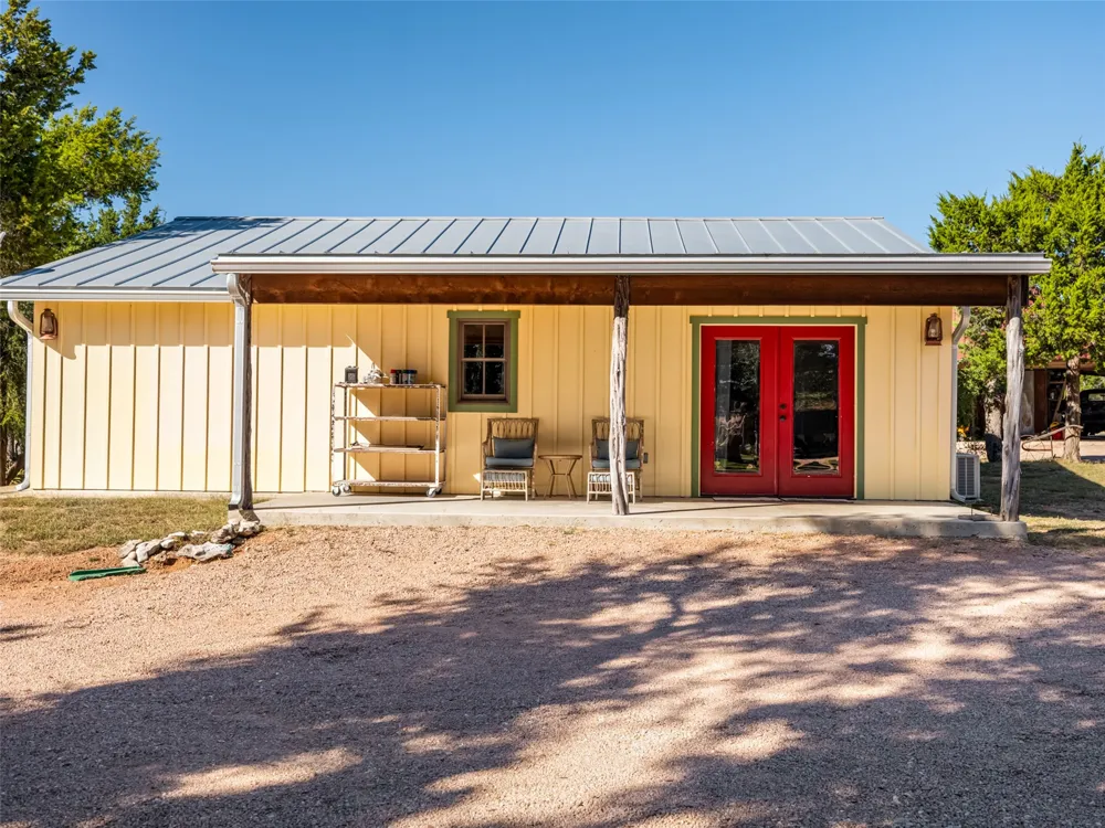 483 E Grand Oaks Drive Harper, TX 78631