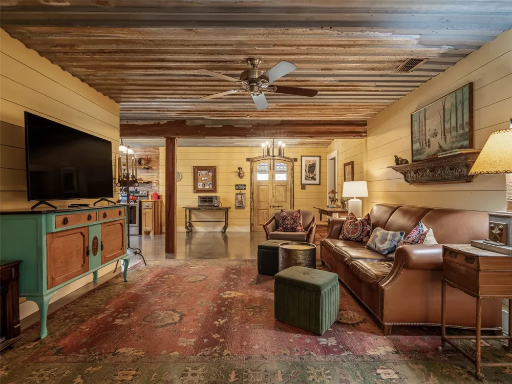 483 E Grand Oaks Drive Harper, TX 78631