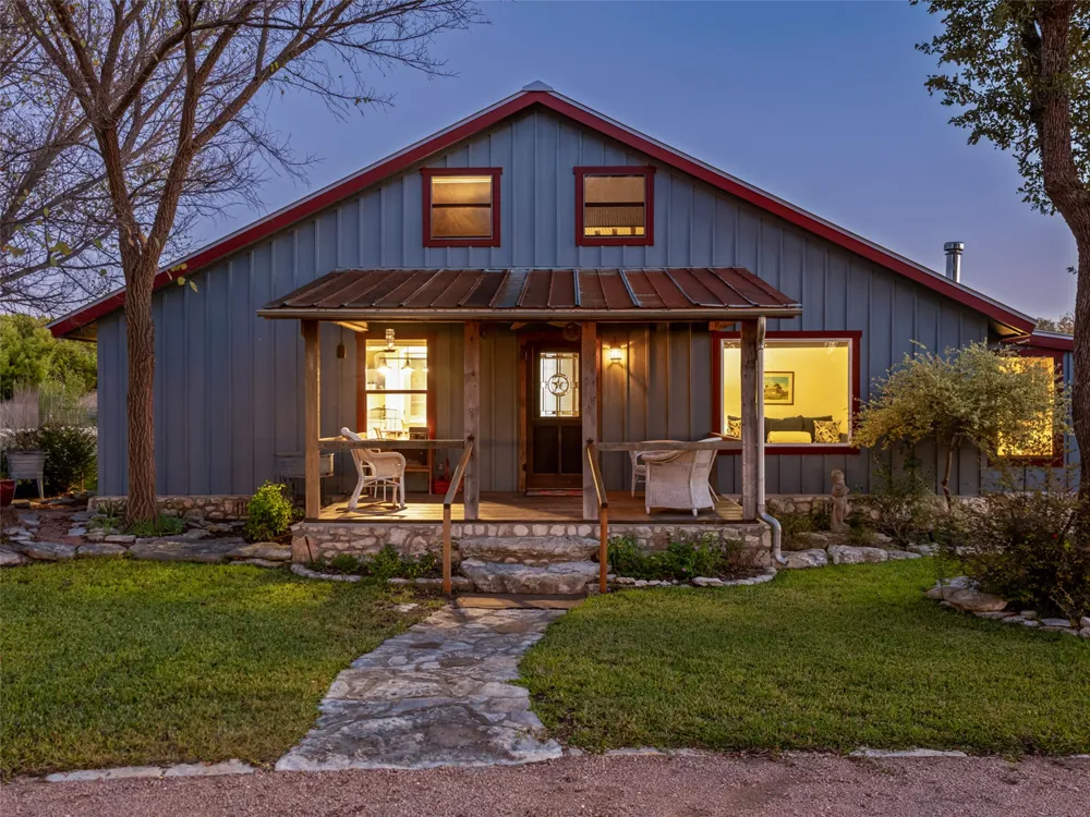 483 E Grand Oaks Drive Harper, TX 78631