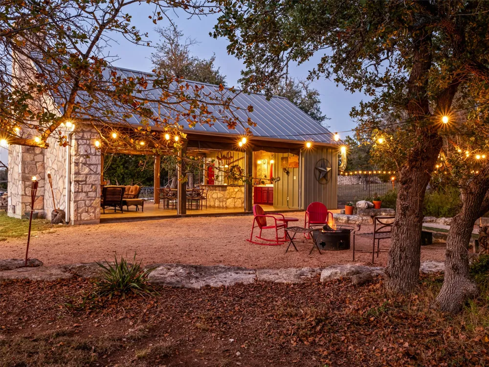 483 E Grand Oaks Drive Harper, TX 78631