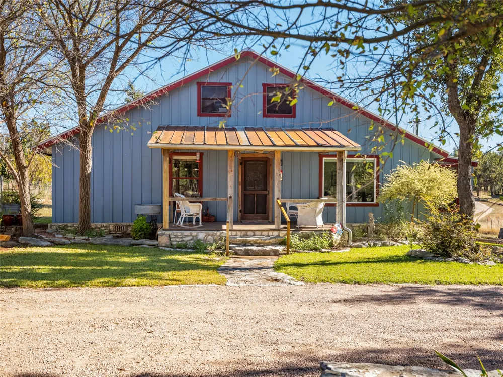 483 E Grand Oaks Drive Harper, TX 78631