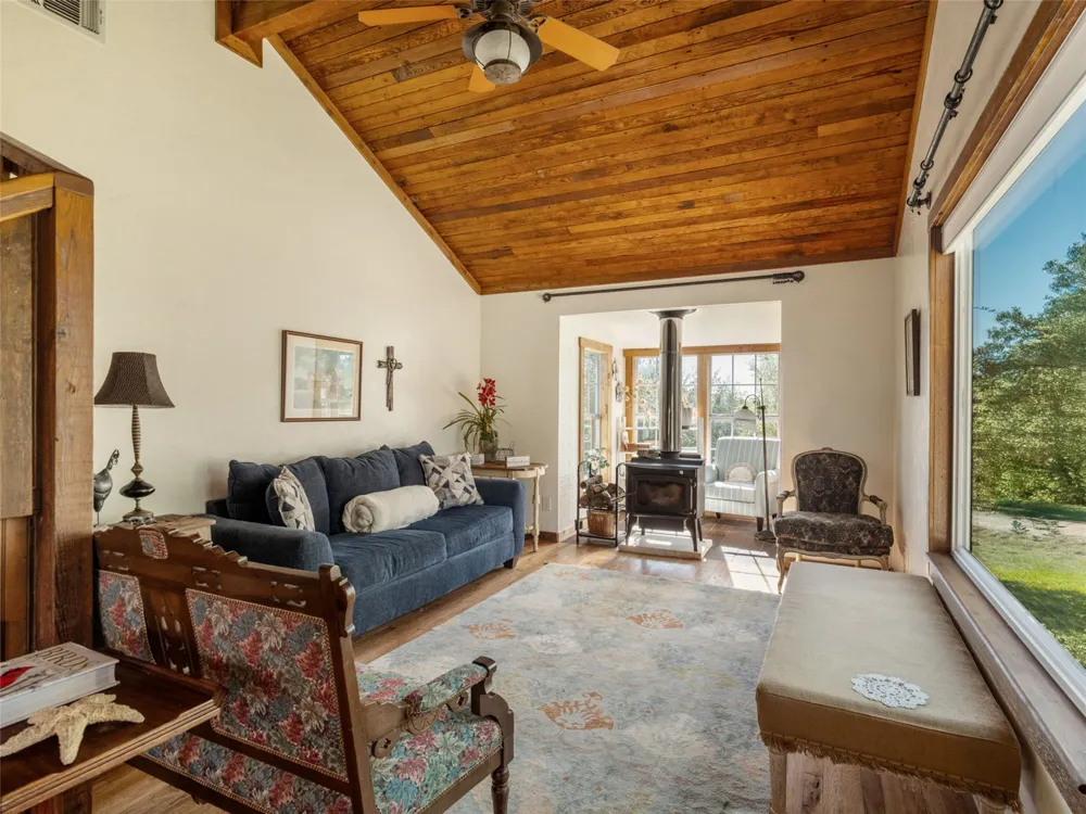 483 E Grand Oaks Drive Harper, TX 78631