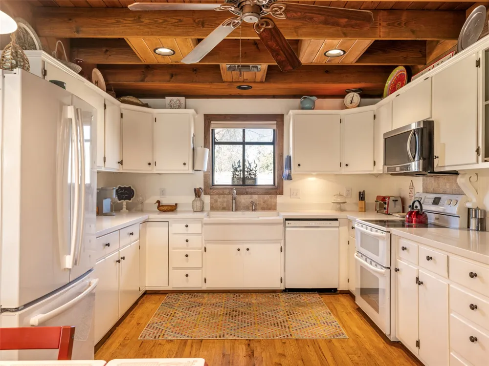 483 E Grand Oaks Drive Harper, TX 78631