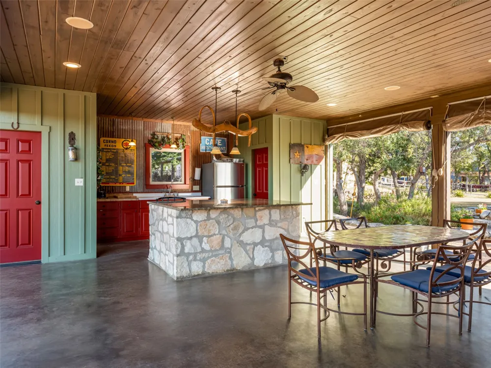 483 E Grand Oaks Drive Harper, TX 78631
