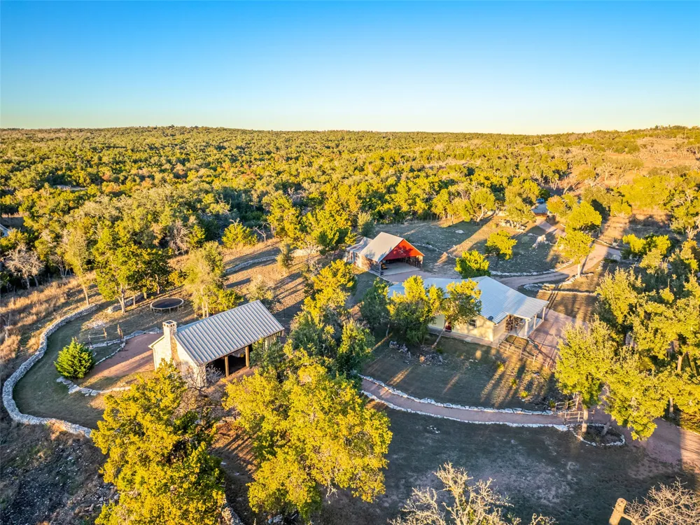 483 E Grand Oaks Drive Harper, TX 78631