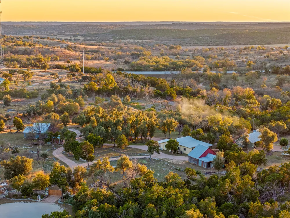 483 E Grand Oaks Drive Harper, TX 78631