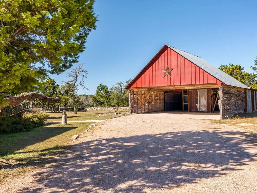483 E Grand Oaks Drive Harper, TX 78631