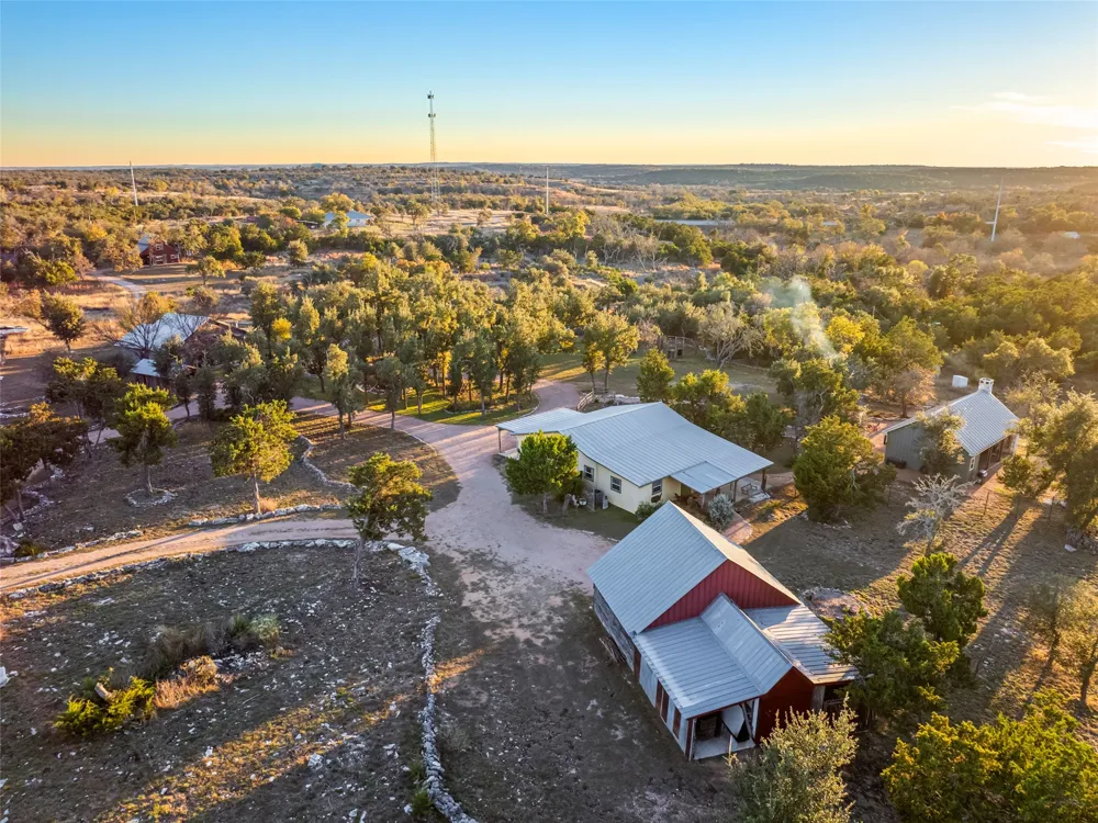 483 E Grand Oaks Drive Harper, TX 78631
