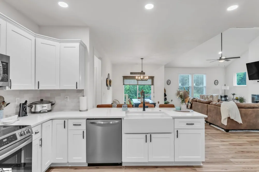 404 Burrell Street Pendleton, SC 29670