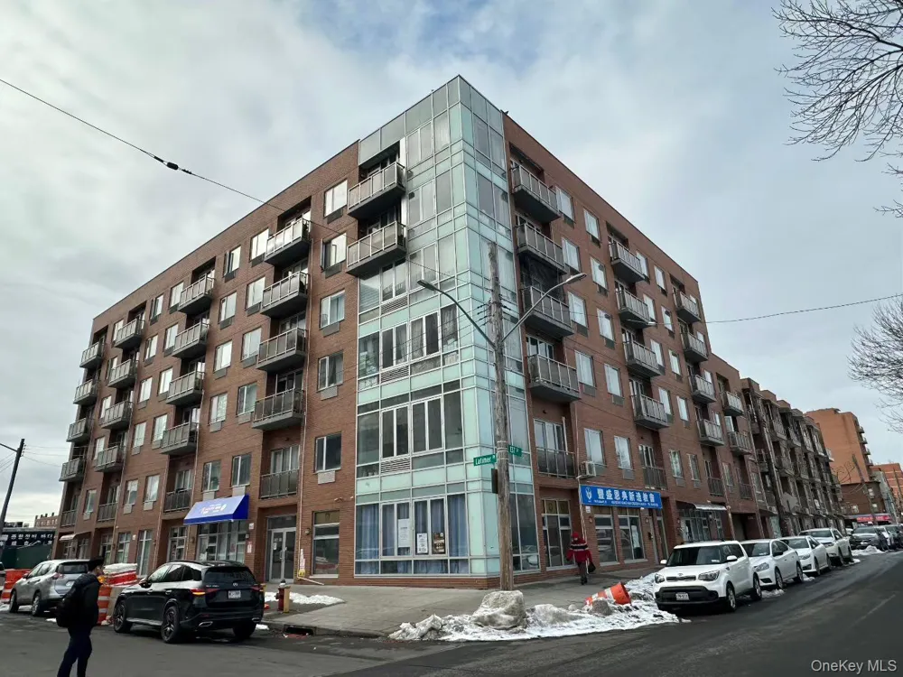 13621 Latimer Place #6G Flushing, NY 11354