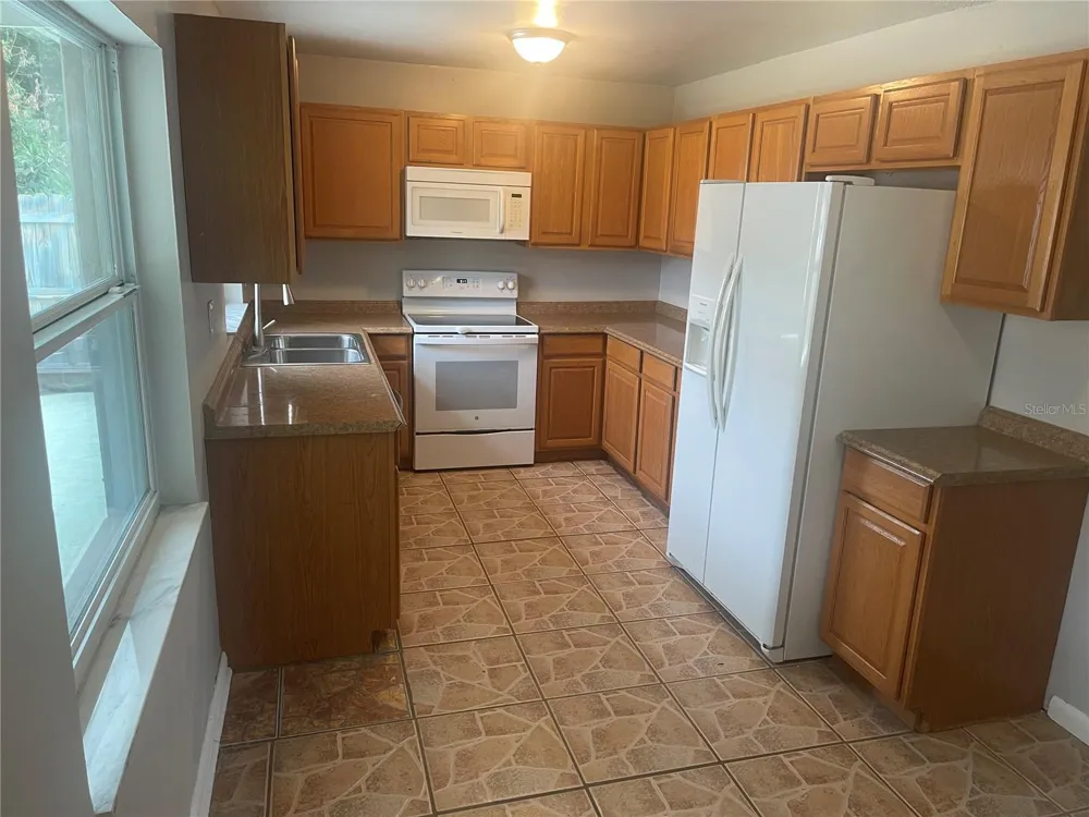 906 ESSEX ROAD Brandon, FL 33510