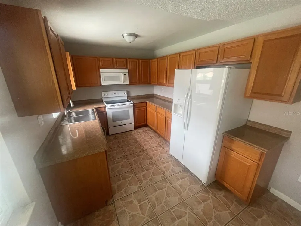 906 ESSEX ROAD Brandon, FL 33510