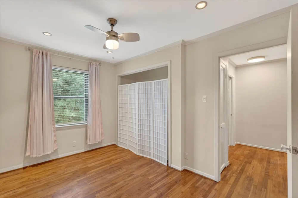4926 Lahoma Street Dallas, TX 75235