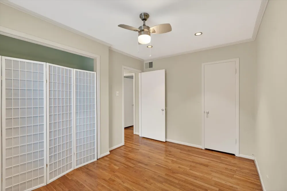 4926 Lahoma Street Dallas, TX 75235
