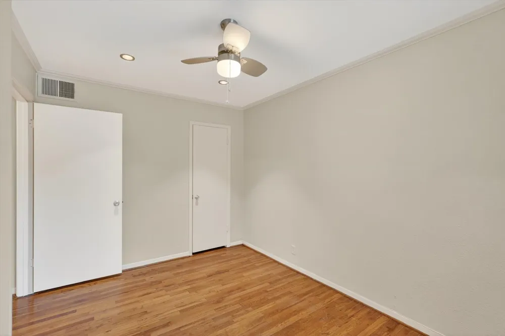 4926 Lahoma Street Dallas, TX 75235