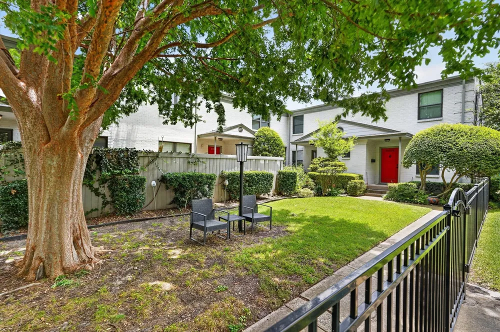 4926 Lahoma Street Dallas, TX 75235