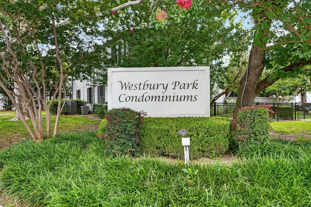 4926 Lahoma Street Dallas, TX 75235
