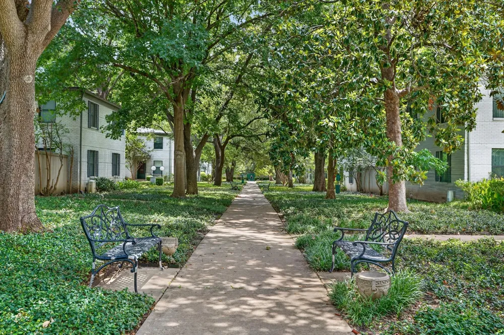 4926 Lahoma Street Dallas, TX 75235