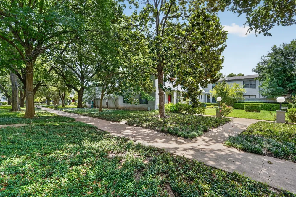 4926 Lahoma Street Dallas, TX 75235