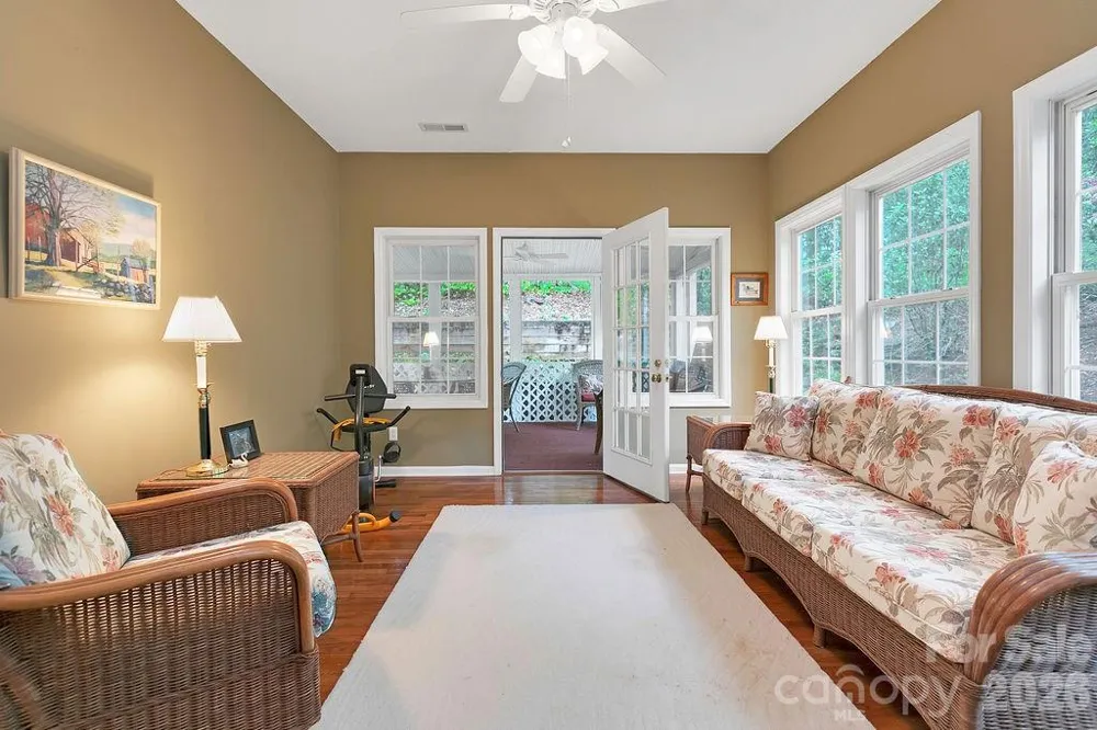 61 Autumn Glen Court Brevard, NC 28712