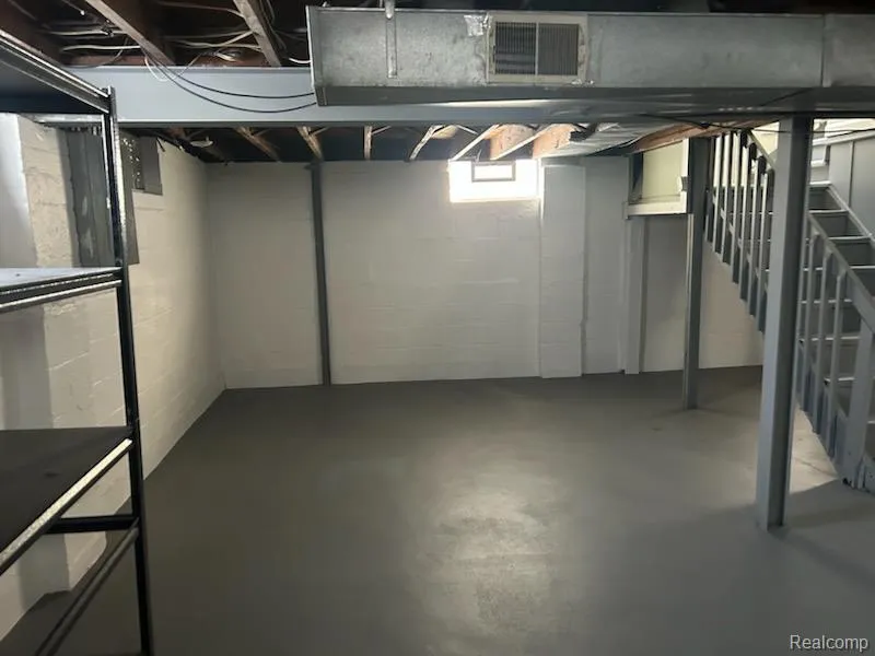 2438 Columbia Road Berkley City, MI 48072