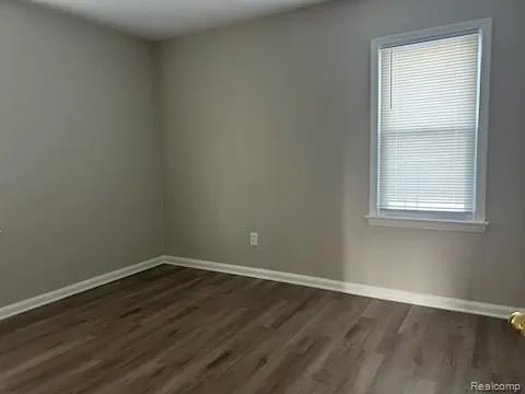 2438 Columbia Road Berkley City, MI 48072