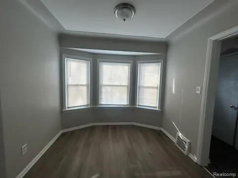 2438 Columbia Road Berkley City, MI 48072