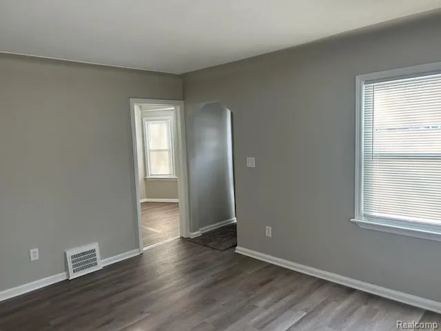 2438 Columbia Road Berkley City, MI 48072