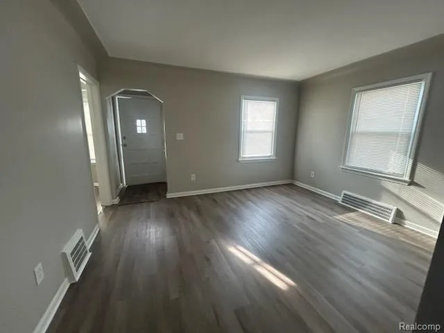 2438 Columbia Road Berkley City, MI 48072