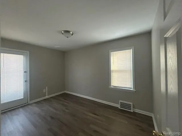 2438 Columbia Road Berkley City, MI 48072