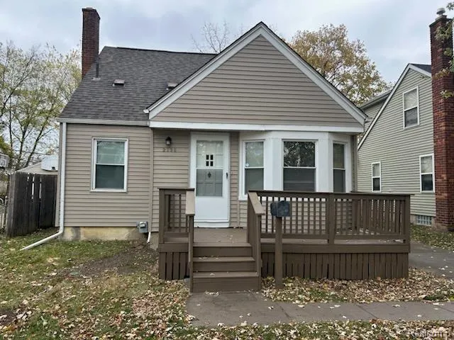 2438 Columbia Road Berkley City, MI 48072