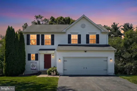 425 LAKEVIEW DRIVE