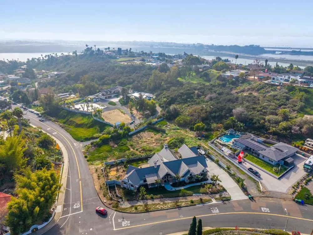 4269 Hillside Dr Carlsbad, CA 92008