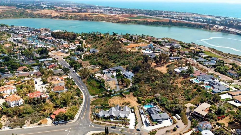 4269 Hillside Dr Carlsbad, CA 92008