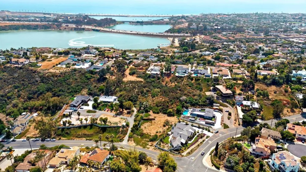 4269 Hillside Dr Carlsbad, CA 92008