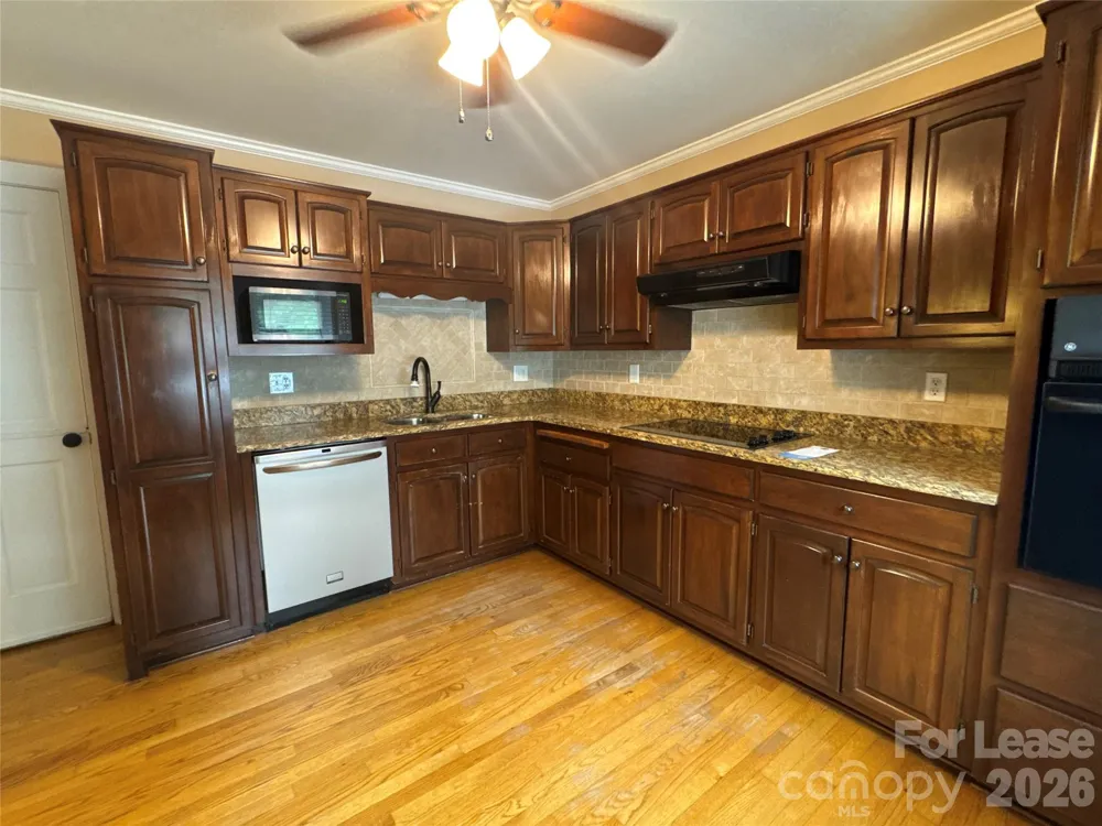 8024 Bradford Lane Denver, NC 28037
