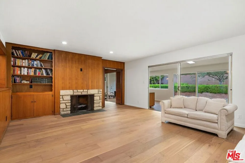 6204 S Corning Avenue Los Angeles, CA 90056