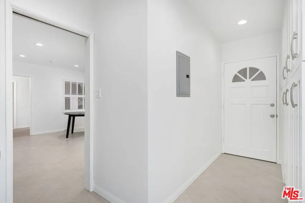 6204 S Corning Avenue Los Angeles, CA 90056