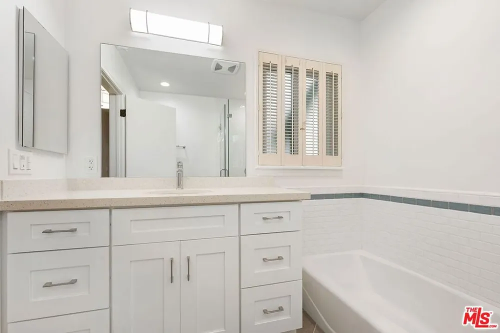 6204 S Corning Avenue Los Angeles, CA 90056