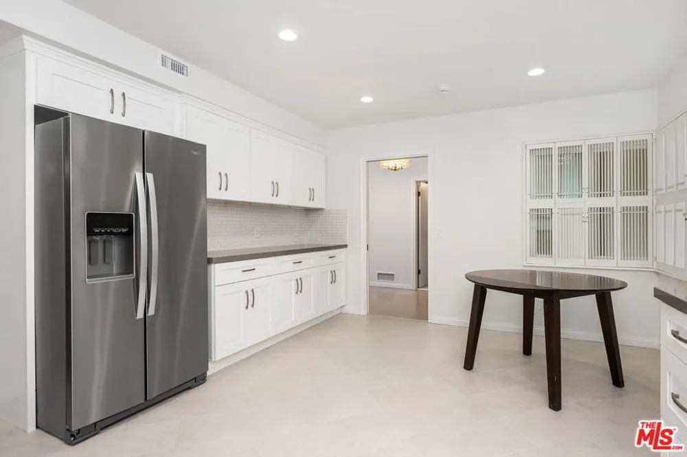 6204 S Corning Avenue Los Angeles, CA 90056