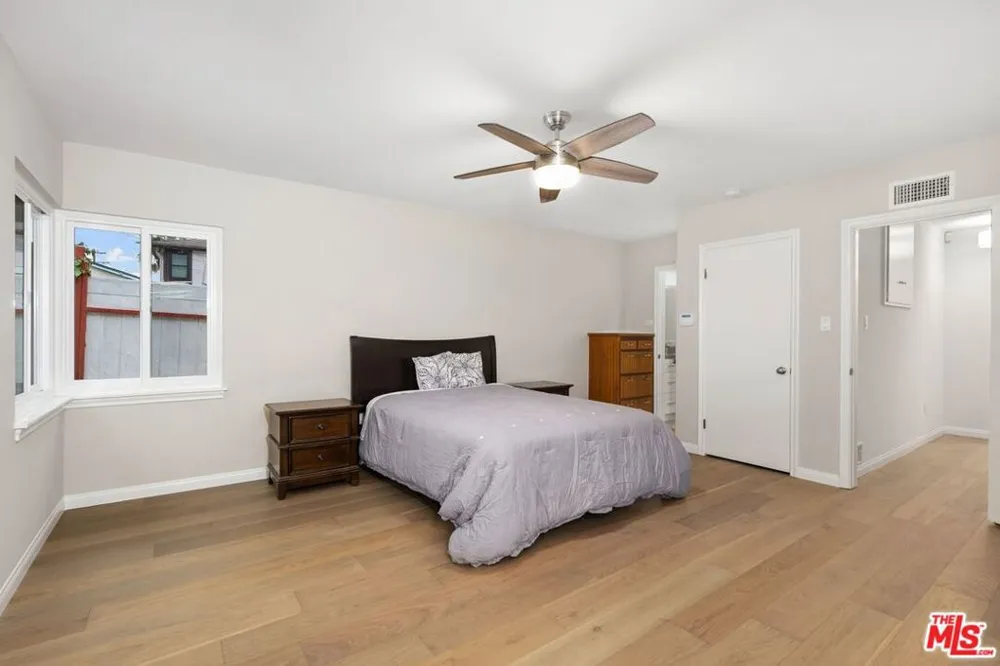 6204 S Corning Avenue Los Angeles, CA 90056