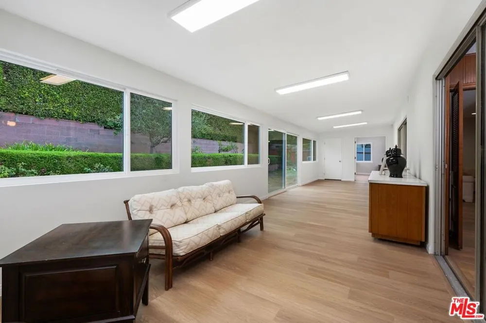 6204 S Corning Avenue Los Angeles, CA 90056