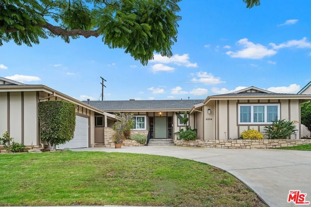 6204 S Corning Avenue Los Angeles, CA 90056