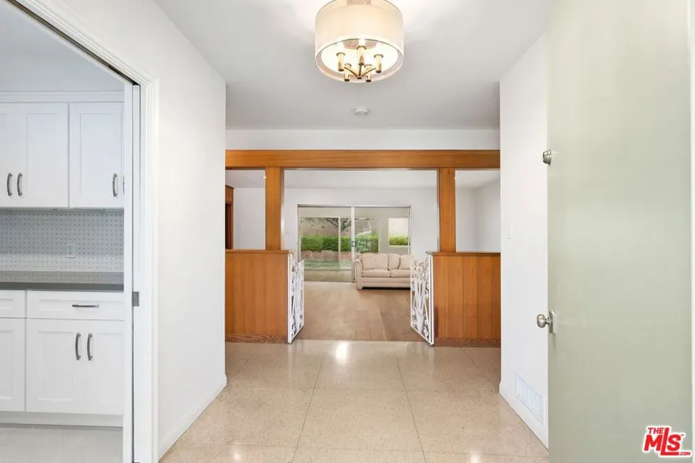 6204 S Corning Avenue Los Angeles, CA 90056