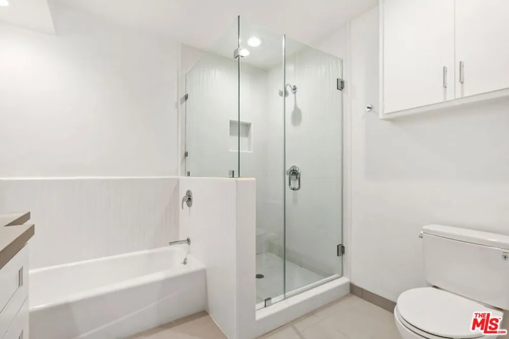 6204 S Corning Avenue Los Angeles, CA 90056