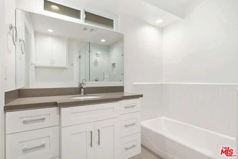 6204 S Corning Avenue Los Angeles, CA 90056